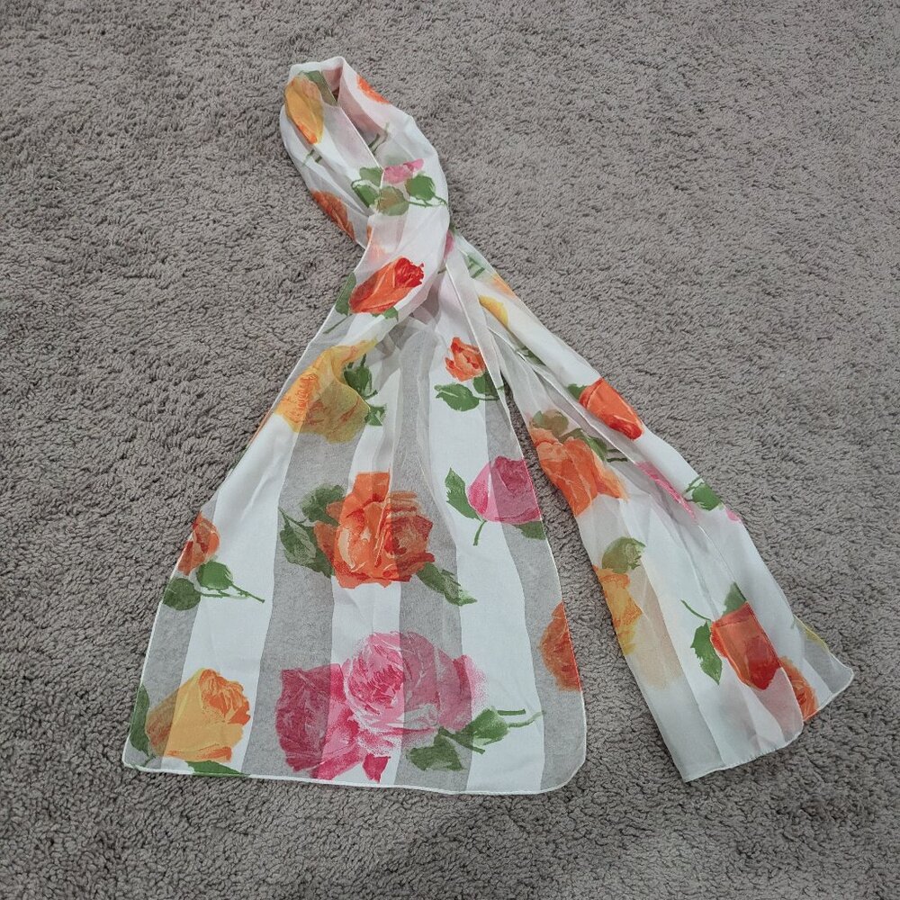 Whiteโ Roses Scarf